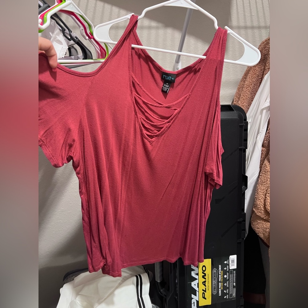 Cold shoulder tank top